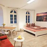 Urlaubsmagie - Felsenpfad - Sauna & Saisonaler Pool Apartment Sebnitz
